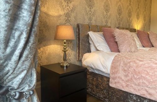 Marlborough House | The Old Barn Marlborough, spacious grade 2 listed with parking