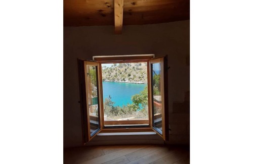 Milna (Brac) Villa | The Old Captain's House- Beachfront House on Island Brac