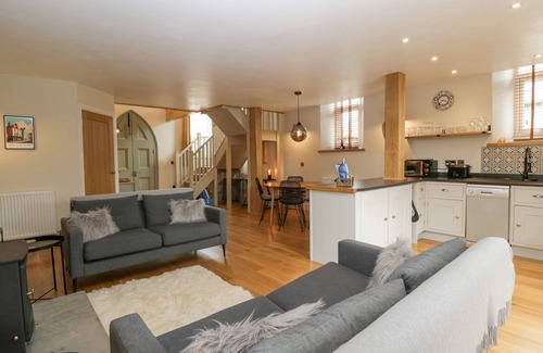 Dorstone Cottage | THE OLD CHAPEL, family friendly, with open fire in Dorstone