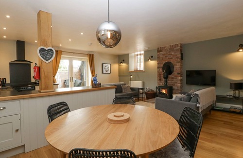 Dorstone Cottage | THE OLD CHAPEL, family friendly, with open fire in Dorstone