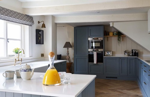 Henley-on-Thames House | The Old Coach House - From 500 Per Night