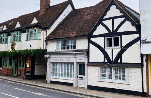 Henley-on-Thames House | The Old Coach House - From 500 Per Night