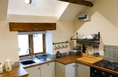 Weston-super-Mare Cottage | THE OLD COTTAGE, family friendly, with a garden in Weston-Super-Mare