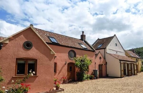 Weston-super-Mare Cottage | THE OLD COTTAGE, family friendly, with a garden in Weston-Super-Mare