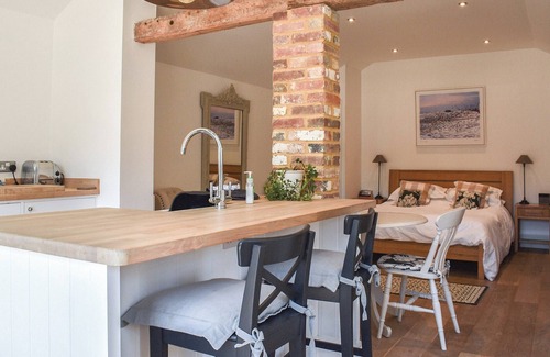 Plumpton Green Cottage | The Old Dairy At Wooton - UKC4355