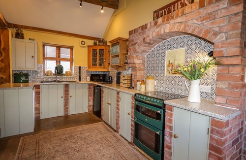 Eaton Mascott Cottage | THE OLD DAIRY, pet friendly, with open fire in Church Stretton
