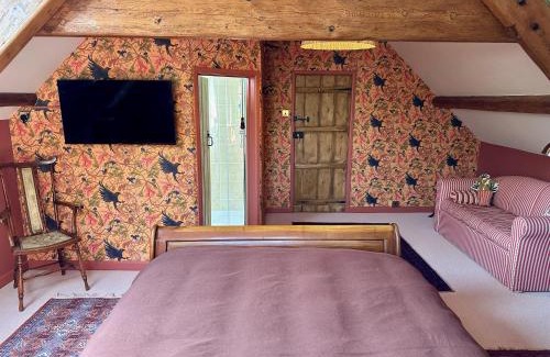 Compton Abbas Bed & Breakfast | The Old Forge B&B and Glamping