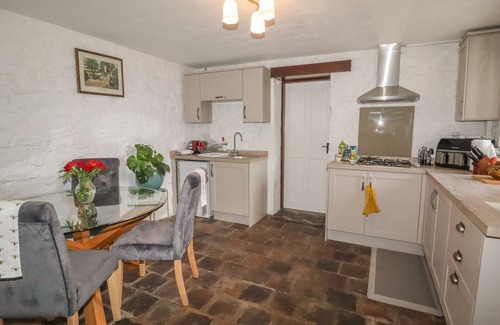 Pentre Halkyn Cottage | THE OLD HALL, with a garden in Holywell