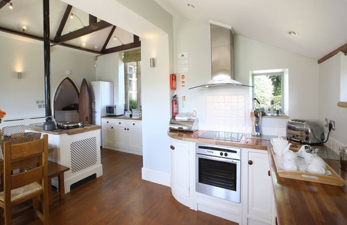 South Perrott House | The Old School - sleeps 6 guests in 3 bedrooms