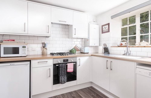 Winsley Cottage | The Old Stables. Sleeps 6, just 10mins from bath by train 15mins by car