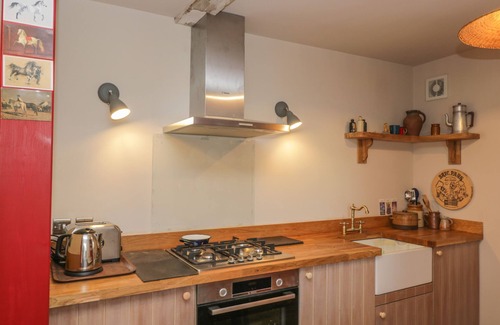 Llanvair Kilgeddin Cottage | THE OLD STABLES, with a garden in Usk