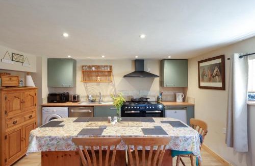 Alton Barnes House | The Old Tack Room - Uk49233