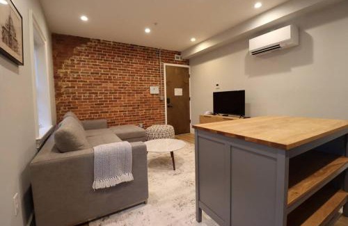 Old Town Alexandria Apartment | The Old Town Suite at Prince Street Inn