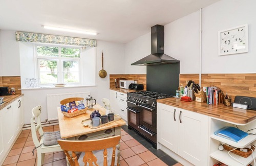 Tiverton Cottage | THE OLD VICARAGE, pet friendly, character holiday cottage in Tiverton