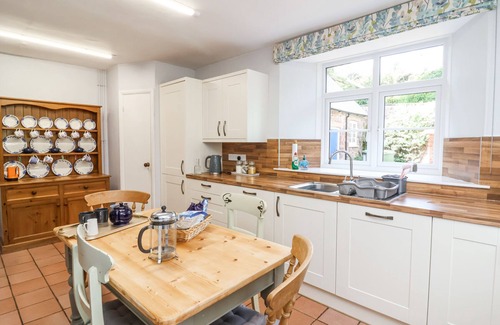Tiverton Cottage | THE OLD VICARAGE, pet friendly, character holiday cottage in Tiverton