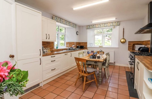 Tiverton Cottage | THE OLD VICARAGE, pet friendly, character holiday cottage in Tiverton
