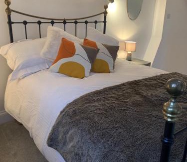 Pewsey House | The Old Victorian School