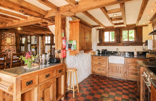 Wall-under-heywood Cottage | THE OLDE COW HOUSE, pet friendly, with pool in Cardington