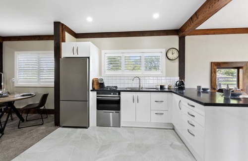 Hunua House | The Olde Store - Hunua Holiday Home