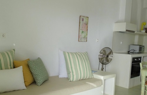 Mandrakia House | "The Olive Tree"Traditional house with sea view families/couples House2