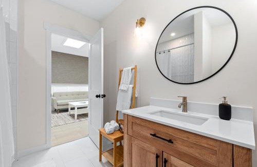 Belleville Apartment | The Olympia: Front Street Flats