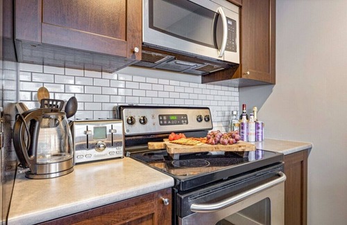 Canmore Ski Chalet | The OMEN by Samsara Private Entry Panorama Top View Top Luxury 3BR 1.5BTH
