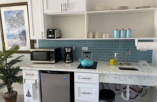 Colliers Bay Condo | The One Love Oceanfront Studio Cottage in East End