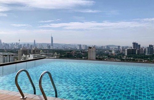 Mont Kiara Apartment | The OOAK Kiara 163 2R2B with 500 Mbps WiFi Netflix Amazon Prime