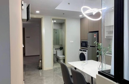 Mont Kiara Apartment | The OOAK Kiara 163 2R2B with 500 Mbps WiFi Netflix Amazon Prime