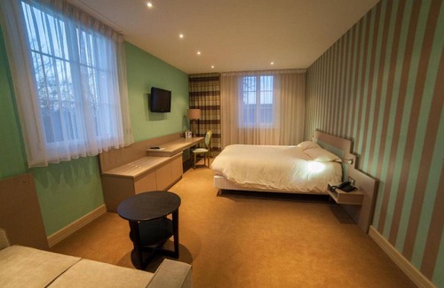 Noeux-les-Mines Hotel | The Originals Boutique, La Maison Rouge