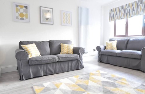 Linton House | The Osprey - Comfortable 3-Bedroom Stay for Business or Leisure