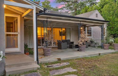Valley Village House | The Otsego Hideaway