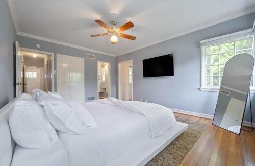 Valley Village House | The Otsego Hideaway