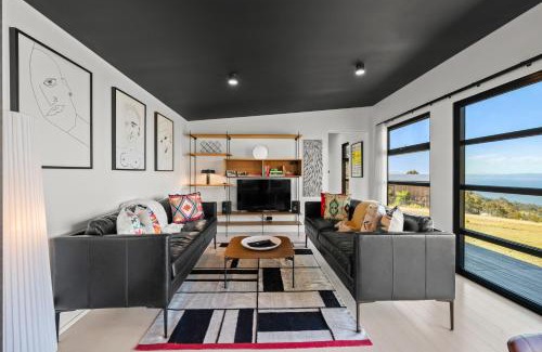Tinderbox House | The Outlook on Mount Louis - Stunning Views