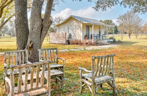 Warrenton Apartment | The Outpost - Farmstead