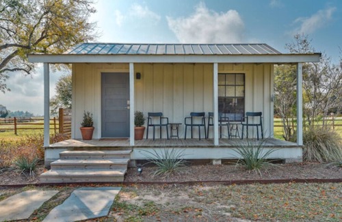 Warrenton Apartment | The Outpost - Farmstead