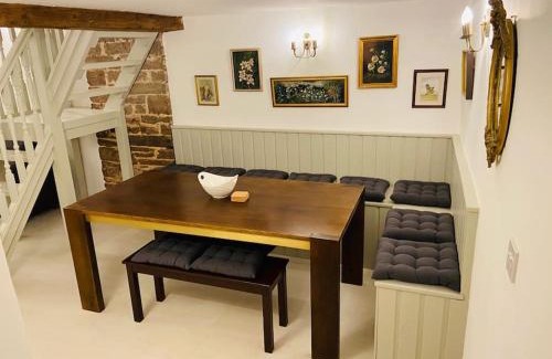 Monmouth House | The Owl House Cottage