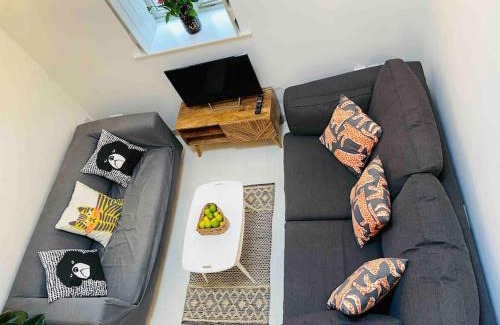 Monmouth House | The Owl House Cottage