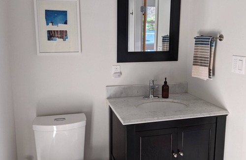 Vesuvius House | The Owl in Vesuvius. Family & Pet Friendly cottage — 2 minute stroll to beach!