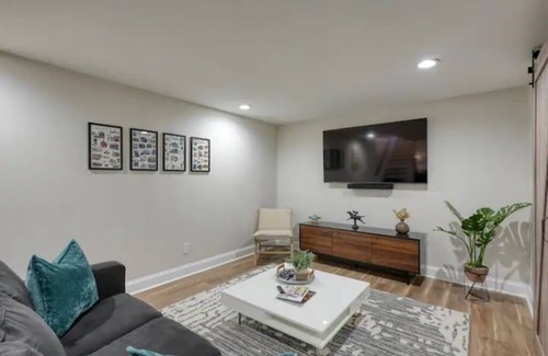 St. Matthews Apartment | The Oxford