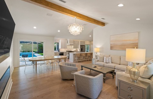East Beach House | The Oyster - East Beach-Saltwater Pool, Hot Tub, Fire Pit, Ping Pong & Corn Hole