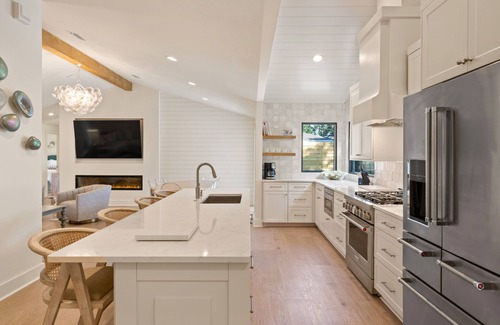 East Beach House | The Oyster - East Beach-Saltwater Pool, Hot Tub, Fire Pit, Ping Pong & Corn Hole