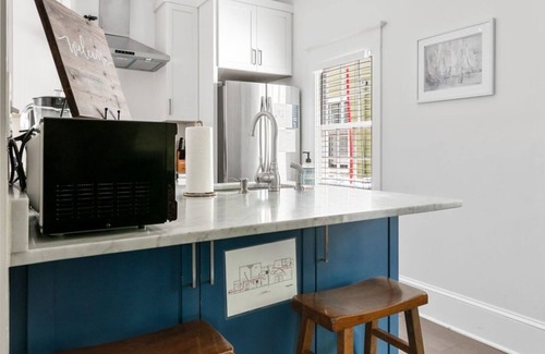 Cannonborough Elliotborough Condo | The Oyster Suite | 2BR Steps to King Sleeps 4!