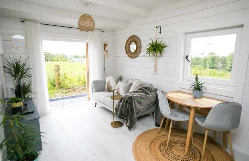 Aghadoe Ski Chalet | The Paddocks Cabin - Stylish, Cozy & Private