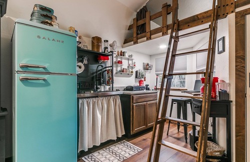 Edmond Cabin | The Painted Cabin Near Lazy E Edmond/Guthrie
