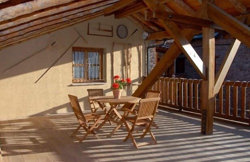 Llagunes Cottage | The pallé de cal bosch, spacious rural apartment with magnificent views, Pyrenees