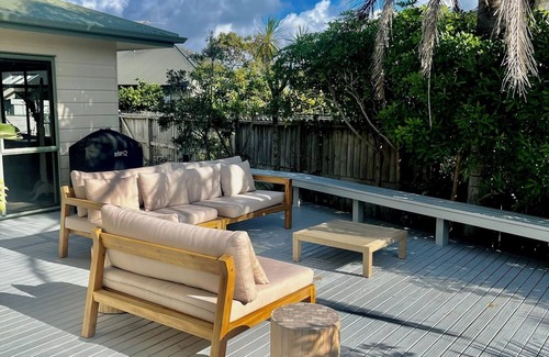 Matarangi House | The Palm House - MataranginBeautifully decorated fully stocked beachouse