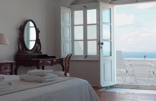 Finikia House | The Palm Rock, Finikia Santorini