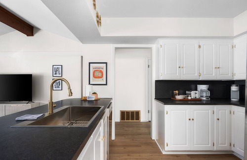 University Hills House | The Palm Royale: Mid century pool home in trendy East Austin sleeps 12!