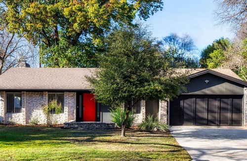 University Hills House | The Palm Royale: Mid century pool home in trendy East Austin sleeps 12!